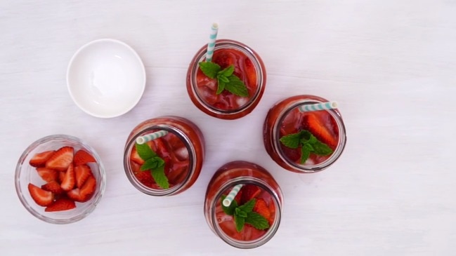 Strawberry Pimm's spritz