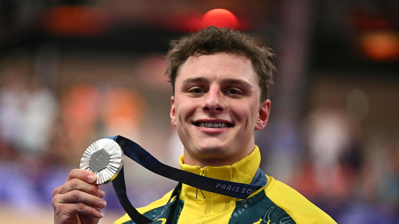 Matthew Richardson with his Olympic silver medal. Photo by SEBASTIEN BOZON / AFP