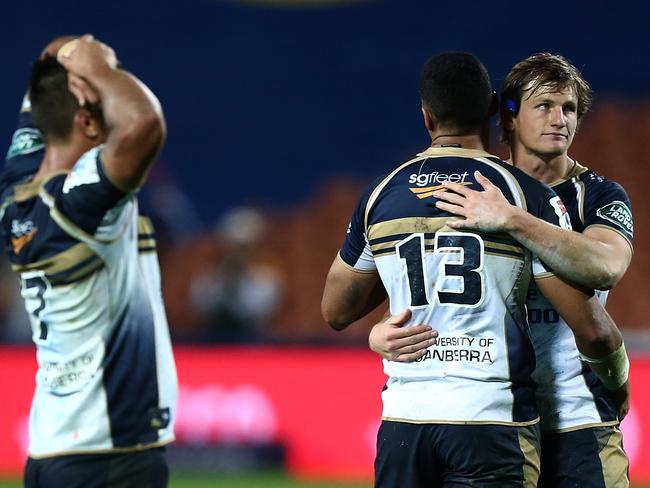 Jarrad Butler, left, as Nigel Ah Wong is consoled James Dargaville of the Brumbies after defeat in the Round 17 Super Rugby match between the Chiefs and Brumbies at FMG Stadium Waikato in Hamilton, Saturday, July 15, 2017. (AAP Image/ David Rowland) NO ARCHIVING, EDITORIAL USE ONLY