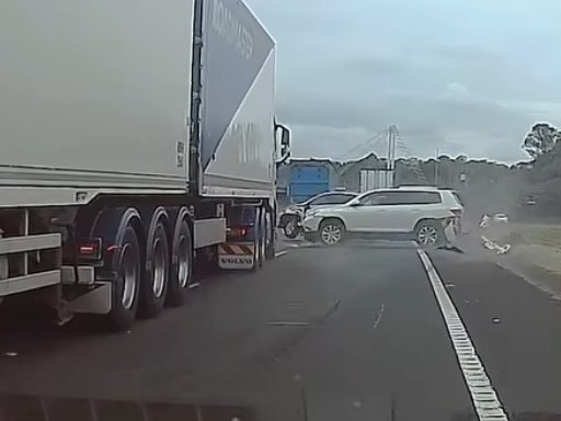 A dramatic collision involving multiple vehicles on the Hume Highway has been captured on dashcam.