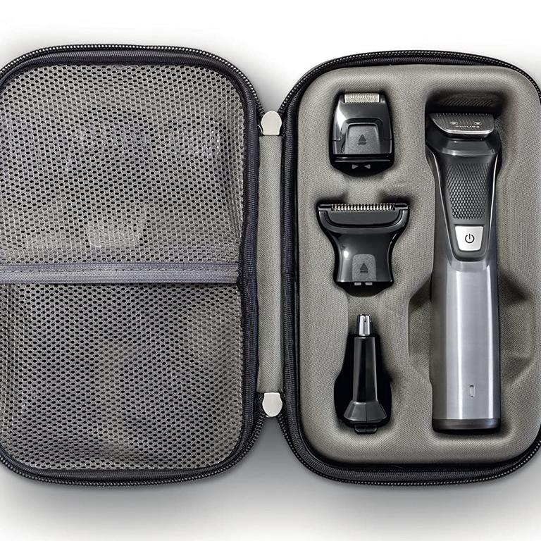 This clipper set comes with 18 different attachments.