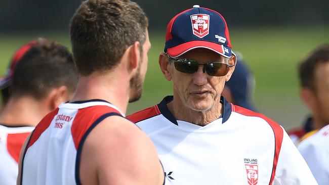 Coach of England, Wayne Bennett (right) is seen at training ahead of the Rugby League World Cup at Lakeside Stadium in Melbourne, Tuesday, October 24, 2017. (AAP Image/Julian Smith) NO ARCHIVING