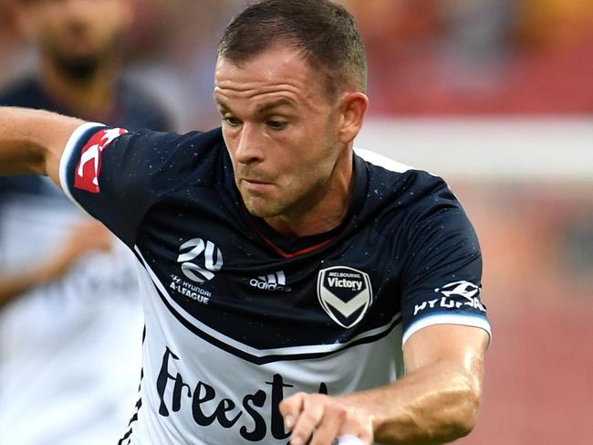 Leigh Broxham of the Victory (right) controls the ball during the Round 11 A-League match between Brisbane Roar and Melbourne Victory at Suncorp Stadium in Brisbane, Sunday, December 17, 2017. (AAP Image/Dan Peled) NO ARCHIVING, EDITORIAL USE ONLY