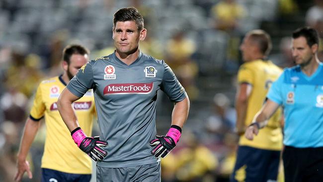 GOSFORD, AUSTRALIA - FEBRUARY 13: Liam Reddy of the Mariners reacts to a referee decision to give the Roar a free kick during the round 17 A-League match between the Central Coast Mariners and the Brisbane Roar at Central Coast Stadium on February 13, 2015 in Gosford, Australia. (Photo by Ashley Feder/Getty Images)
