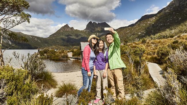 Located at the northern end of the Cradle Mountain – Lake St Clair National Park, Cradle Mountain is surrounded by smooth glacial lakes, ancient rainforest, and unusual alpine vegetation.