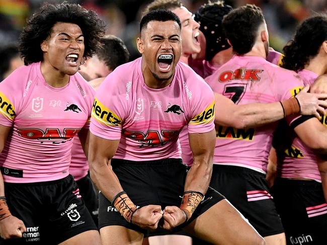 *APAC Sports Pictures of the Week - 2021, September 27* - BRISBANE, AUSTRALIA - SEPTEMBER 25: Stephen Crichton of the Panthers and his team mates celebrate victory after the NRL Grand Final Qualifier match between the Melbourne Storm and the Penrith Panthers at Suncorp Stadium on September 25, 2021 in Brisbane, Australia. (Photo by Bradley Kanaris/Getty Images)