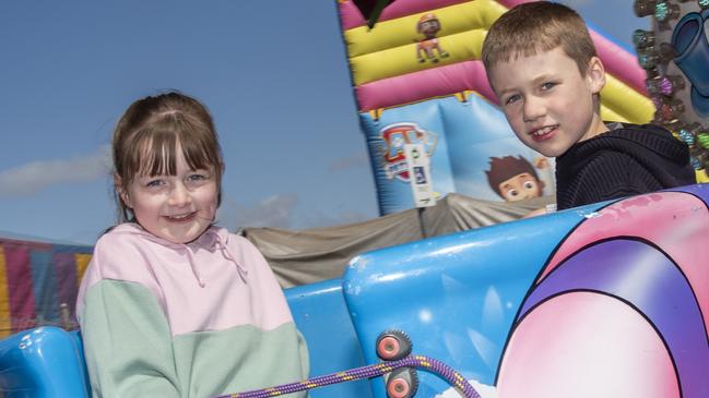 Macie Rea &amp; Seth Mundy riding the tea cups at the 2024 Swan Hill Show Picture: Noel Fisher