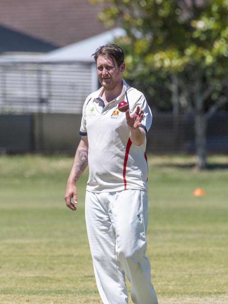 Lachlan Gersch bowls for Met Easts. Western Districts vs Met Easts, reserve grade cricket. Saturday, November 26, 2022. Picture: Nev Madsen.