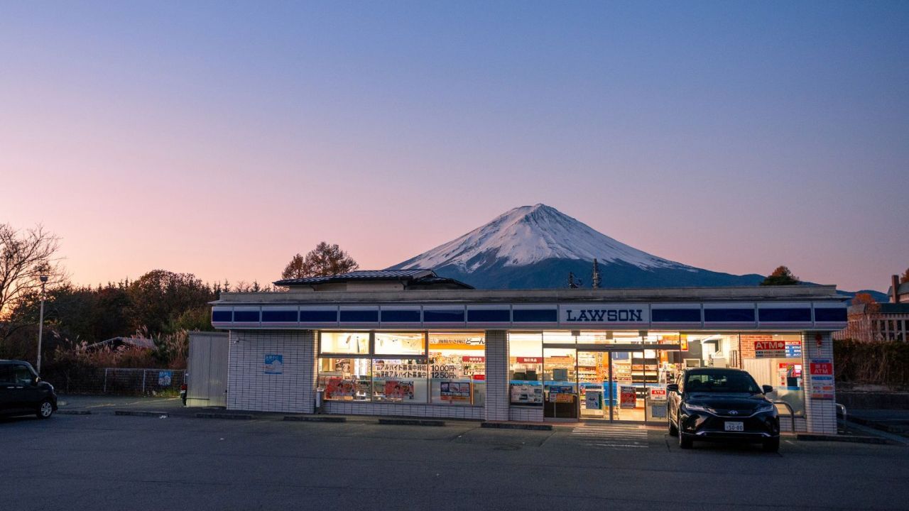 Japan imposes new Mt Fuji climbing rules to fight overtourism ...