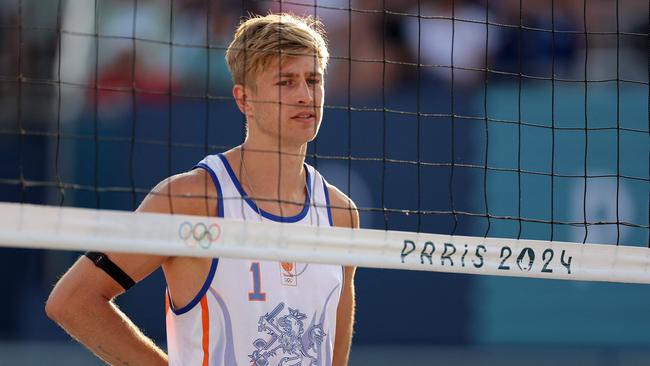 There is protest around Van de Velde’s place in the Netherlands beach volleyball team.