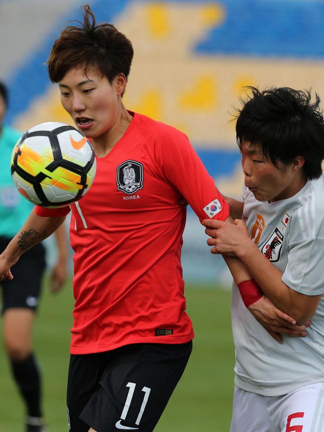 Japan's Nana Ichise and South Korea's Soyon Ji vie for the ball during the AFC Women's Asian Cup Group B match. Picture: AFP Photo / Khalil Mazraawi