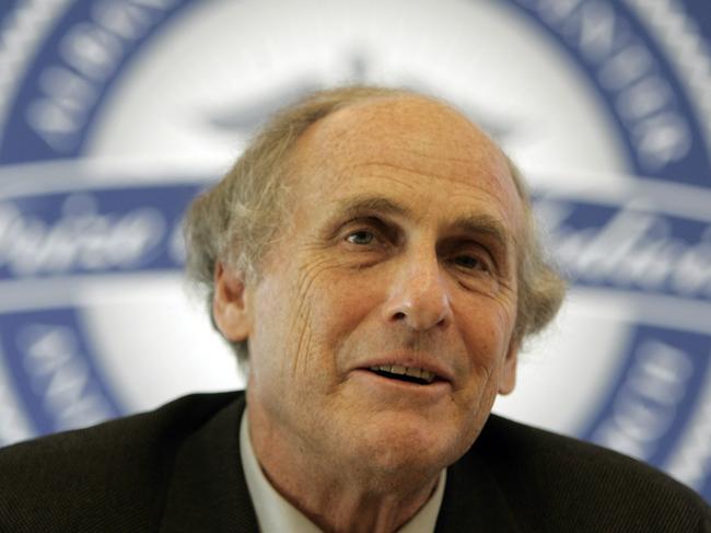 Dr Ralph Steinman from Rockefeller University, speaks during a news conference in Albany, New York 24/04/2009. The Nobel Committee announced 03/10/2011 that American Beutler and Luxembourg-born scientist Hoffman have shared the 2011 Nobel Prize in medicine with Canadian-born Steinman. Beutler and Hoffman were cited for their discoveries concerning the activation of innate immunity and Steinman was honoured for his discovery of the dendritic cell and its role in adaptive immunity.