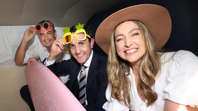 Premier David Crisafulli stuck in the middle of a beach battle involving Laura Gerber (right) and Hermann Vorster (left) on the Gold Coast. Picture: Annette Dew