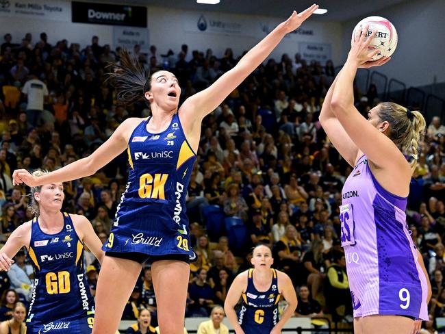 Donnell Wallam of the Firebirds shoots as Ashleigh Ervin of the Lightning defends the shot. (Photo by Bradley Kanaris/Getty Images)