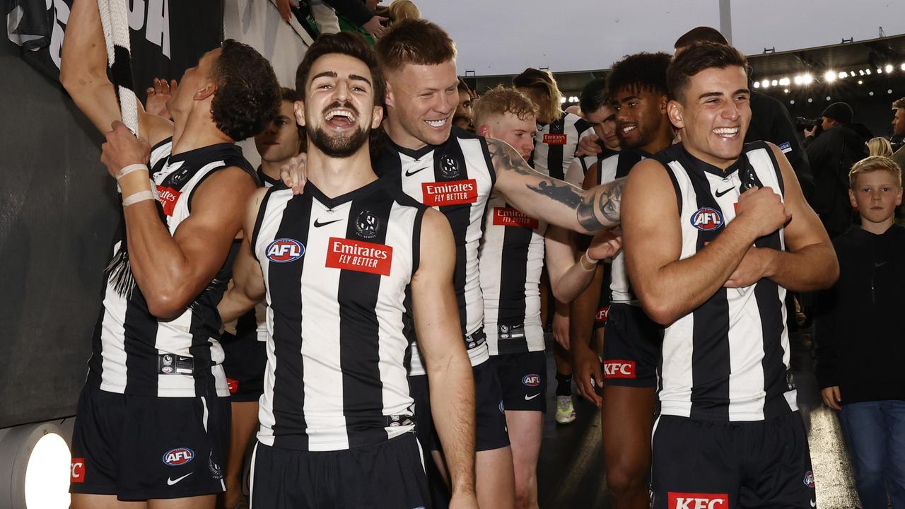 MELBOURNE, AUSTRALIA - JULY 15: Collingwood players acknowledge their fans after the round 18 AFL match between Collingwood Magpies and Fremantle Dockers at Melbourne Cricket Ground, on July 15, 2023, in Melbourne, Australia. (Photo by Darrian Traynor/Getty Images)
