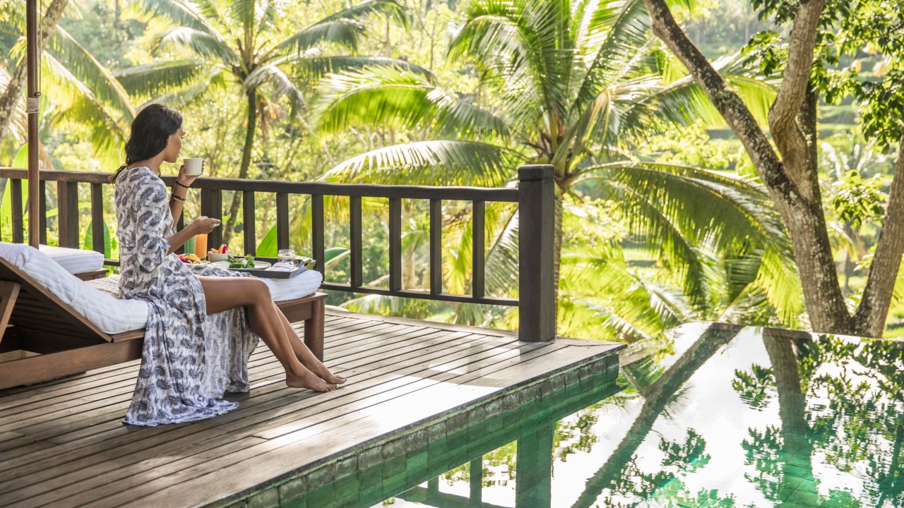 I took my boyfriend to Bali for a surprise colonic