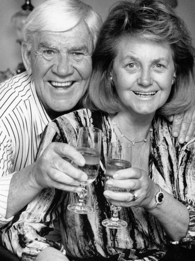 1990. Lou Richards and wife Edna. Picture: COLIN BULL