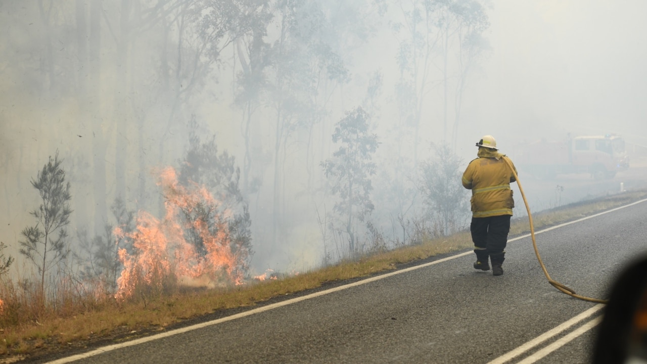 Residents urged to leave amid bushfire warning near Hobart