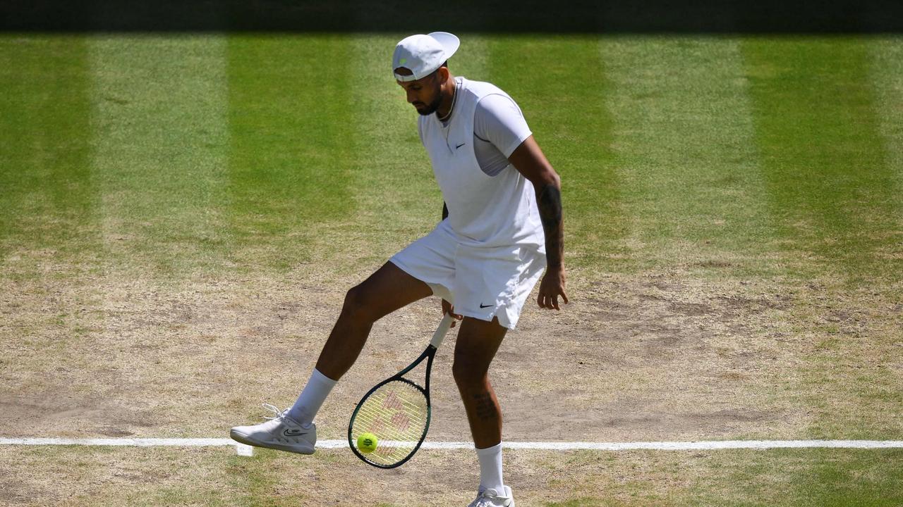 Nick Kyrgios with a tweener shot. (Photo by Daniel LEAL / AFP)