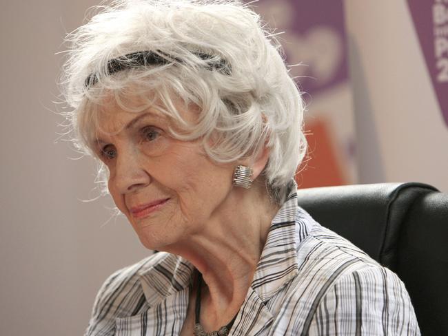 (FILES) Canadian author Alice Munro speaks to the media as she receives her Man Booker International award at Trinity College Dublin, in Dublin, Ireland, on June 25, 2009. Nobel Prize-winning Munro died on May 13, 2024, at the age of 92, Canadian media reported on May 14. (Photo by PETER MUHLY / AFP)