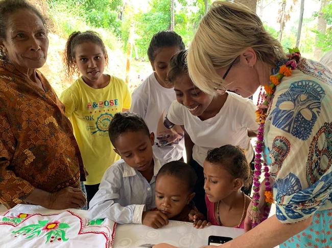 Reservoir Neighbourhood House executive Angie Davidson discusses handicrafts in Beruma Baucau, East Timor.