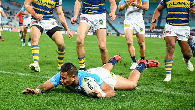 Phillip Sami crosses to give the Titans some hope. (AAP Image/Brendan Esposito)