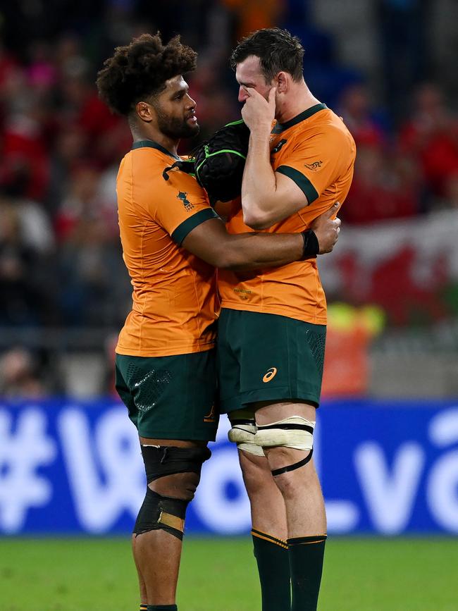 Rob Valetini consoles Nick Frost. Photo by Hannah Peters/Getty Images