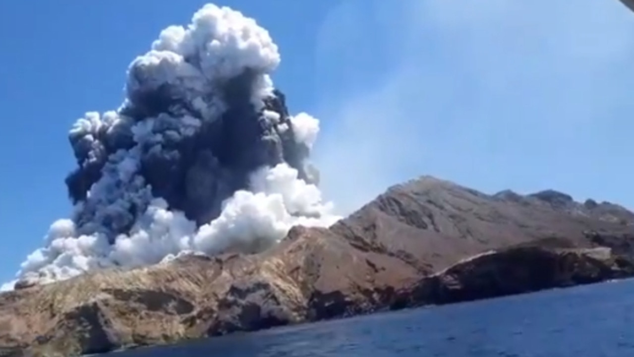 White Island eruption from @MundoEConflicto Twitter