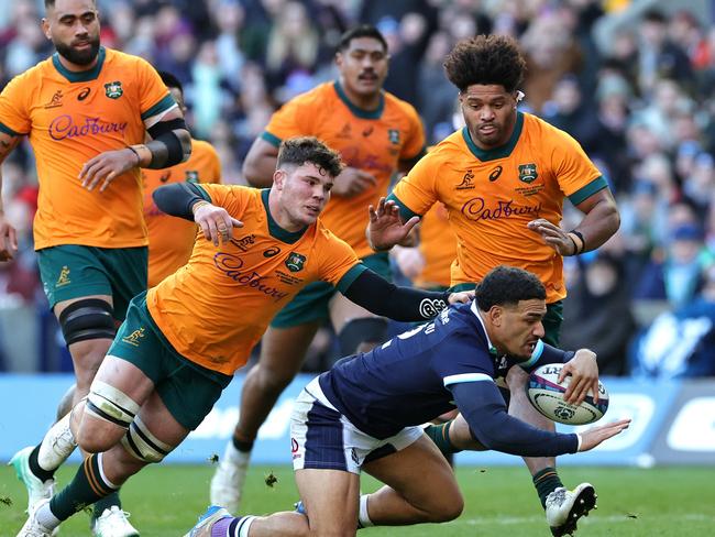 Tizzano tries to stop Scotland’s Sione Tuipulotu of Scotland from reaching the line.