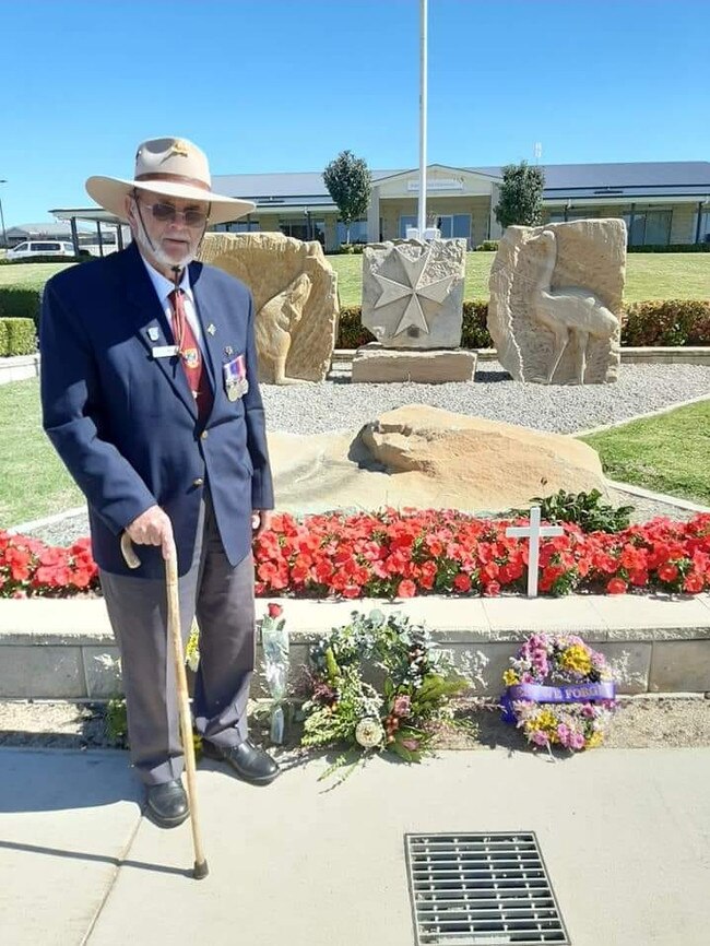 Hardworking veteran Jim Symon is an inspiration to all his children and stepchildren, and still celebrates Anzac Day (Supplied: Diane Krause)