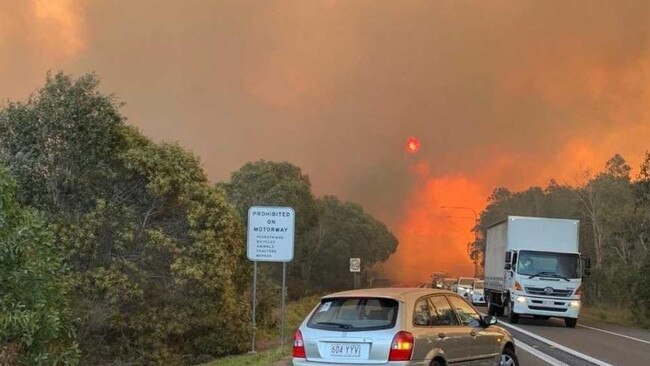 Fire cuts Sunshine Motorway at Peregian Springs.