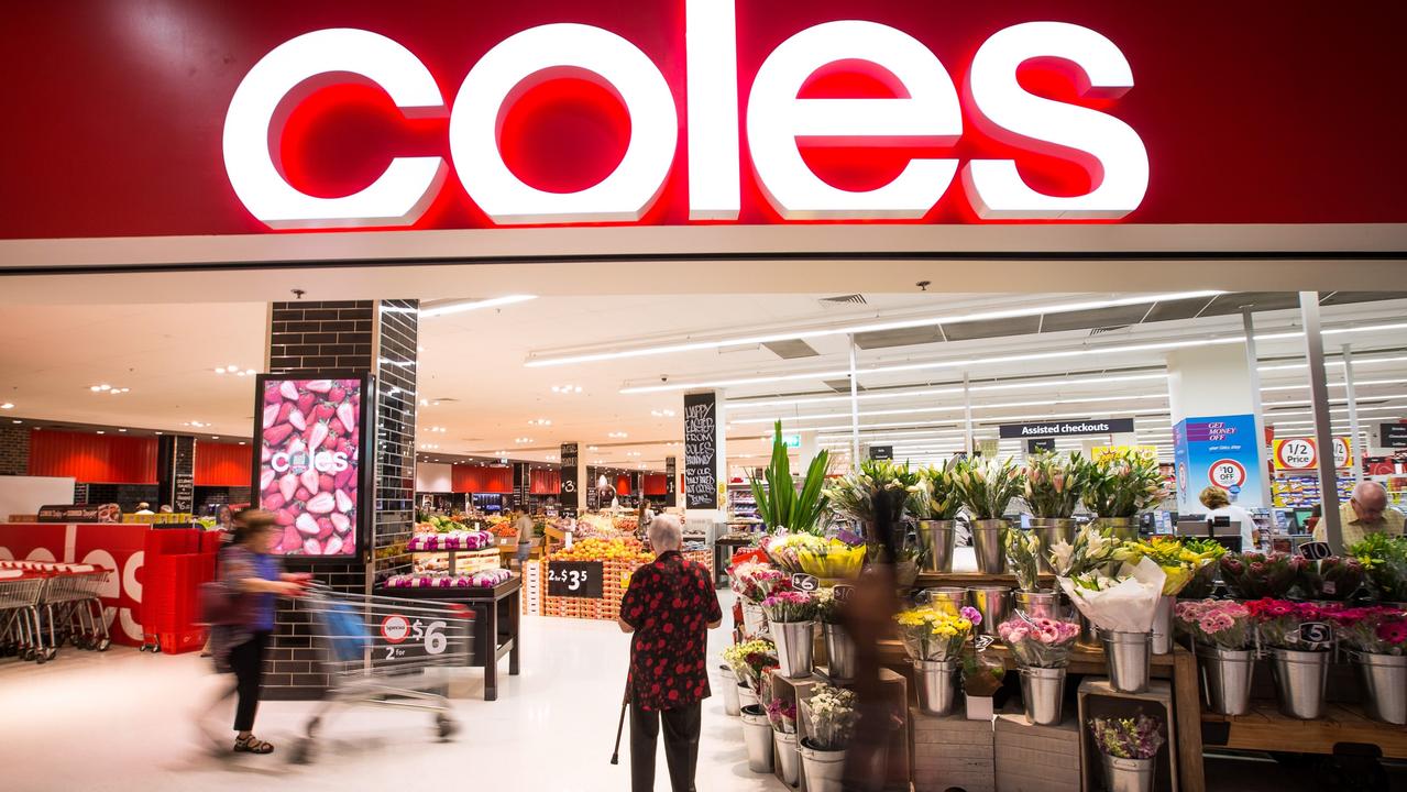 Woolworths is beating Coles in the online shopping wars, UBS says: Ian Waldie / Bloomberg via Getty Images