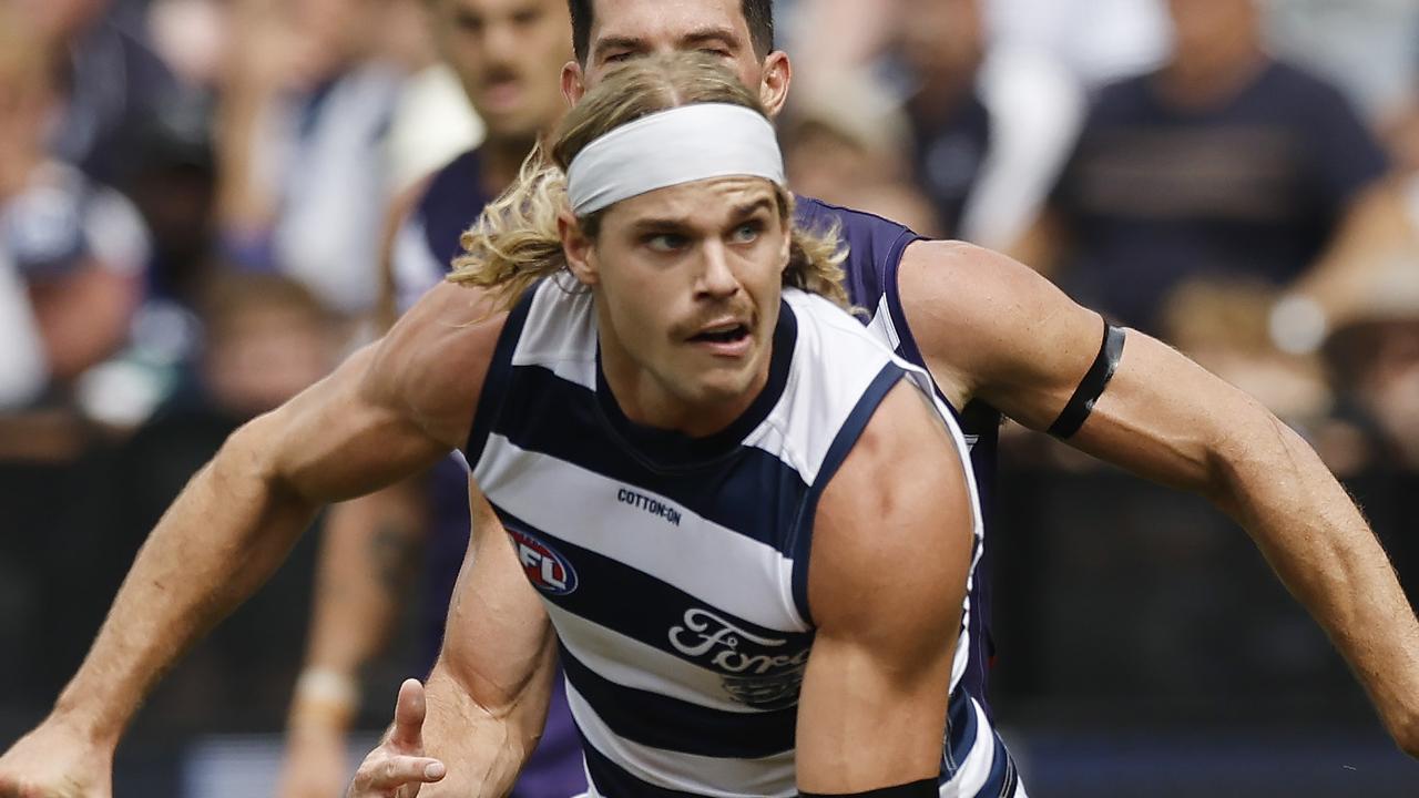 NCA. MELBOURNE, AUSTRALIA. 15th March, 2025 .  AFL  Round 1.  Geelong vs Fremantle at GMHBA Stadiumm, Geelong .  Bailey Smith of the Cats during the 1st qtr   . Picture: Michael Klein