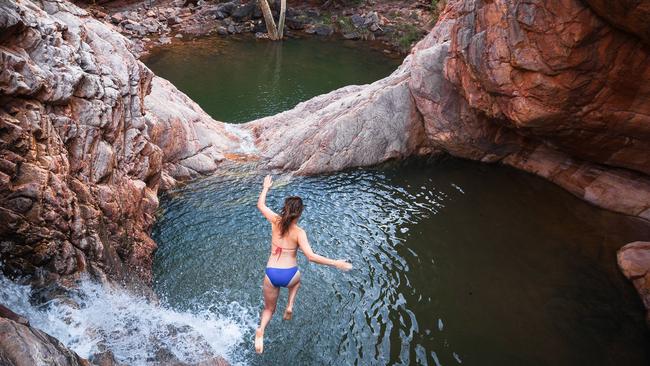 Among the normally dry East MacDonnell Ranges when following the Chain of Ponds walk is the John Hayes Rockhole.