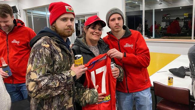 Bradley Yates's mother Colleen O'Loughlin and two of his close friends holding his #17 jumper. Picture: Supplied