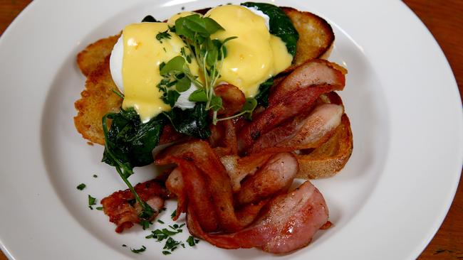 42fifteen at Southport does a mean eggs Benedict. Photo: David Clark