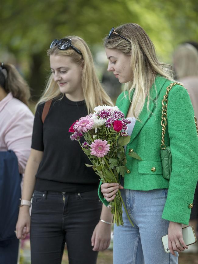 Sisters Ellen Lundstrom, 24, and Isabel Lundstrom, 21. Picture: Ella Pellegrini.