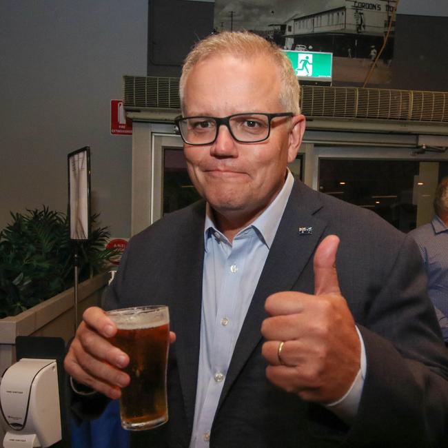 Prime Minister Scott Morrison downs tools for a quick schooner at The Cav during his Darwin visit. Picture Glenn Campbell