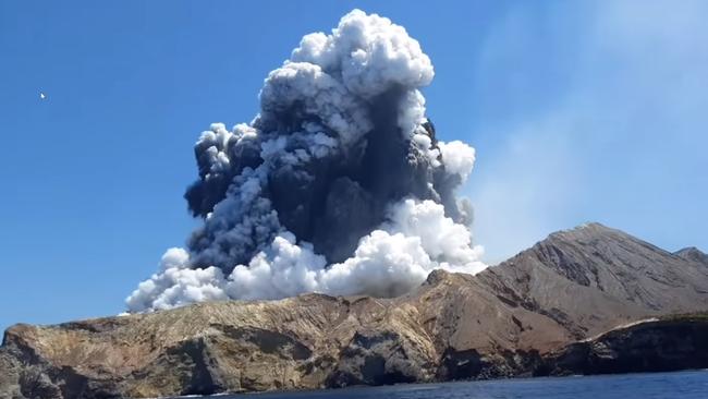 Footage taken by a Brazilian tourist Allessandro Kauffmann minutes before the White Island volcano erupted.