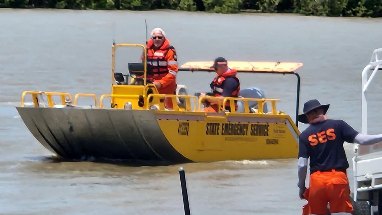 SES personnel at Port Alma on November 1. Photo Darryn Nufer.