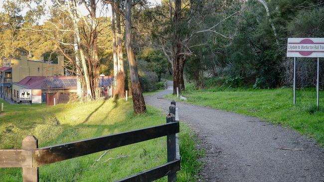 The Lilydale to Warburton trail backs onto the pub.