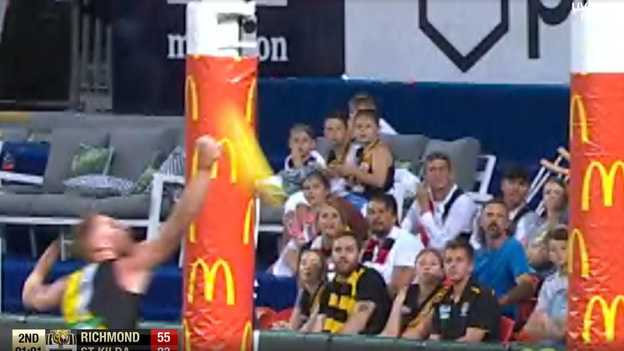 Despite replays appearing to show a gap between Nick Vlastuin's fist and the footy, this was not overturned.
