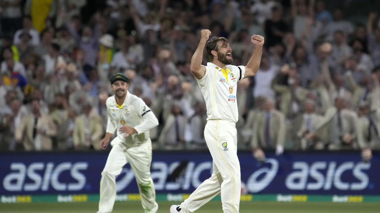 Michael Neser gets his first Test wicket. Photo by Daniel Kalisz/Getty Images