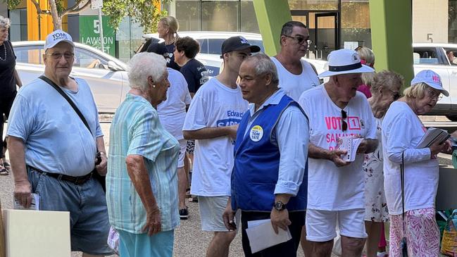 First day of pre-poll for the 2024 Gold Coast City Council election. Mayor Tom Tate meets with voters. Picture: Andrew Potts