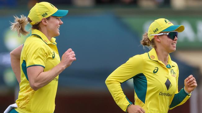 Litchfield (right) is expected to lead the Aussie team when the likes of Ellyse Perry (left) step away. (Photo by Asanka Ratnayake/Getty Images)