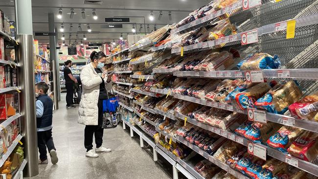 A marketing professor has shared how supermarkets encourage you to buy more. Picture: NCA NewsWire / David Crosling