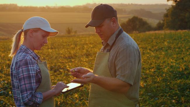 To assist workers in the agriculture sector, the OzHelp Foundation has partnered up with rural wellbeing researcher Dr Meg Perceval to deliver the CARE for Rural Australia workshops.