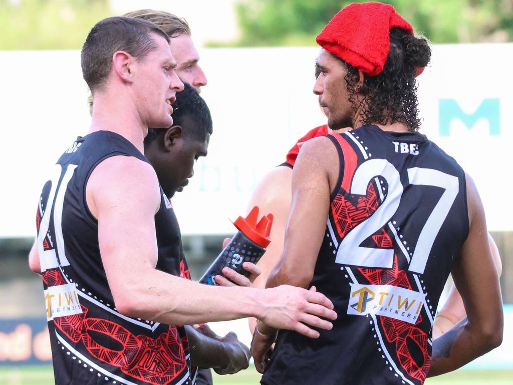 Sam Darley (left) talks to Aidan McAdam against Darwin Buffaloes at TIO Stadium. Picture: Celina Whan/AFLNT Media.