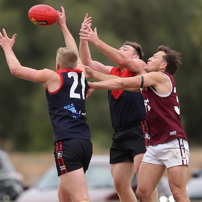 Wycheproof-Narraport’s Lachlan Van Schaik has front position.