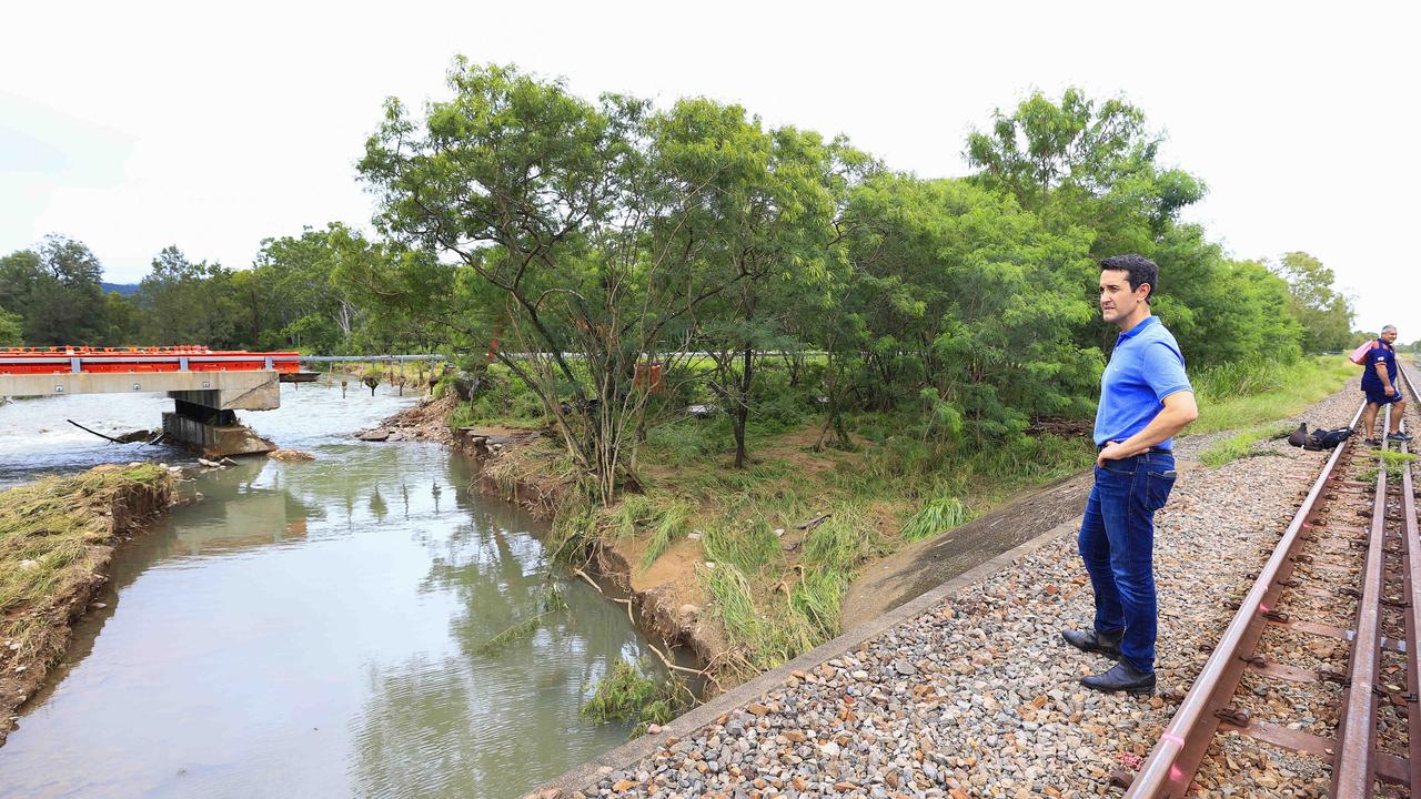 TOWNSVILLE, AUSTRALIA. NewsWire Photos. FEBRUARY 5, 2025 Premier of Queensland David Crisafulli crosses the Ollera Creek which has been destroyed by flood water so he can make his way into Ingham. Picture: NewsWire/ Adam Head